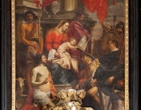 Madonna rodeada de santos